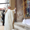 Otec biskup požehnal zrekonštruovaný kríž z k ...